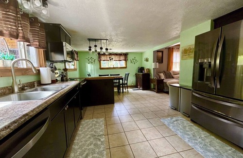 Ohiopyle Apartamento | The Blue Heron · Walk to the Falls! Celebrate the Season in Ohiopyle!