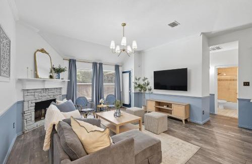 Corinth Casa | The Blue Holly - Bright & Spacious with a Pool