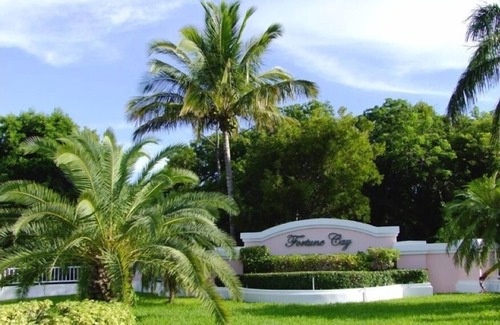 Freeport Casa | The Blue Inn Villa, 3 Bedroom Vacation Home