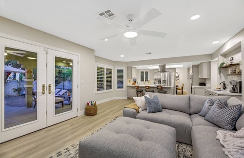 Las Vegas Casa | The Blue Lagoon: Where Space, Style and Comfort collide!