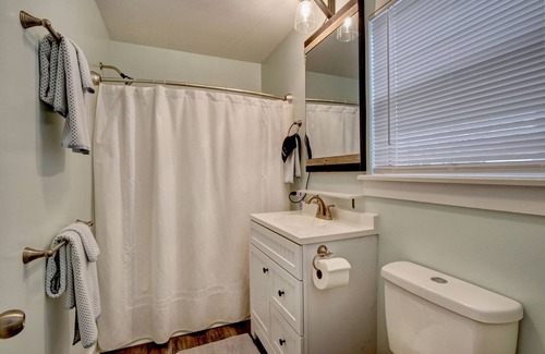 Wilmington Historic District Cabaña | The "Blue Moon" Cottage, Downtown Wilmington! 9 blocks to Historic Riverfront!