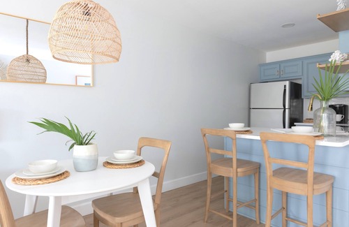 Inlet Beach Condominio | The Blue Palm Steps to Beach & Pool KING Bed 30A Florida