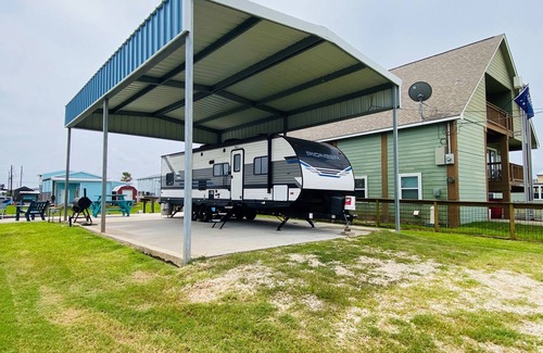 Cedar Lane Casa | The Blue Pelican - RV Lot