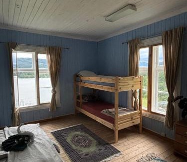Vestre Slidre Apartamento | The blue room at Vevstogo - cosy with a mesmerizing view, sauna and eco living in an old school house