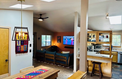 Mountain View District Casa | The Blue Spruce - bright, clean 2-bedroom home