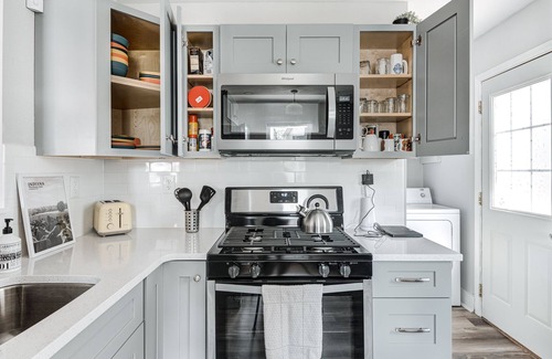Fountain Square Casa | The Blue Villa !Amenities! Pet Friendly + Fence