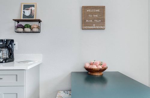 Fountain Square Casa | The Blue Villa !Amenities! Pet Friendly + Fence