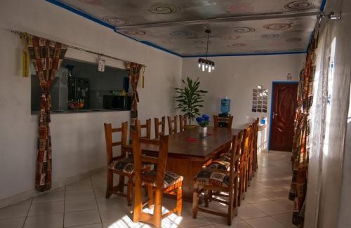 Nakuru Cama Y Desayuno | The Blue Wave