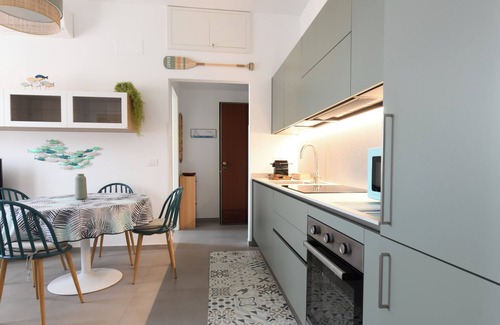 Varazze Apartamento | The blue window