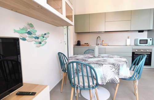 Varazze Apartamento | The blue window