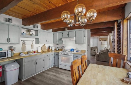 Peter Pan Cabina | The BlueBird Retreat + Jacuzzi +BBQ