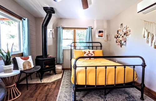 Pauma Valley Cabina | The Bluebird's Nest - Cabin with Fireplace