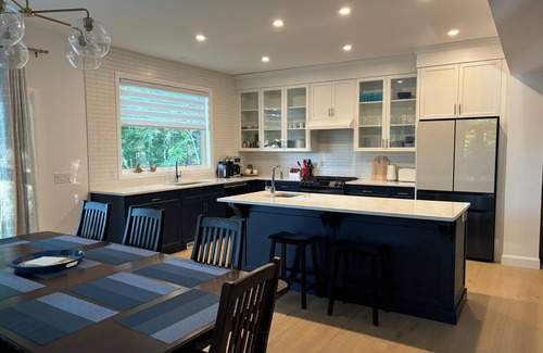Bluewater Casa | The Bluehaus - Modern Lux Cottage, Bayfield Getaway!