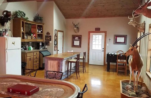Bandera Casa | The Bluff Springs Lodge