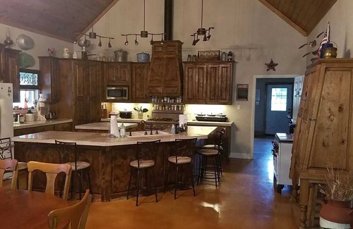 Bandera Casa | The Bluff Springs Lodge