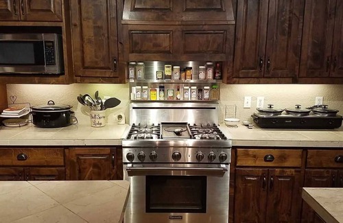 Bandera Casa | The Bluff Springs Lodge