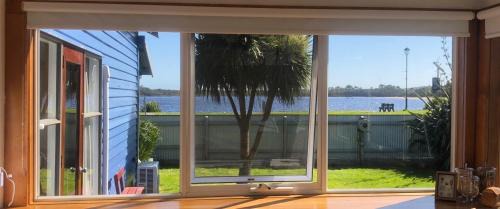 Strahan Casa | The Boat House