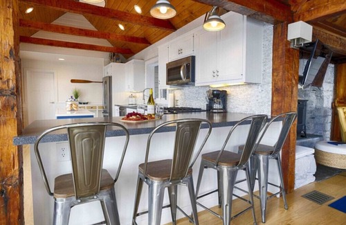 Poplar Ridge Casa | The Boat House - Cayuga Lake Oasis! Beautiful sunsets from the Hot Tub!