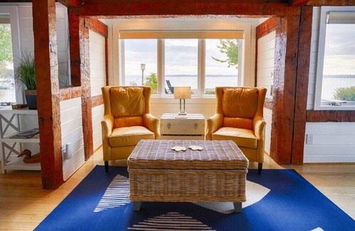 Poplar Ridge Casa | The Boat House - Cayuga Lake Oasis! Beautiful sunsets from the Hot Tub!