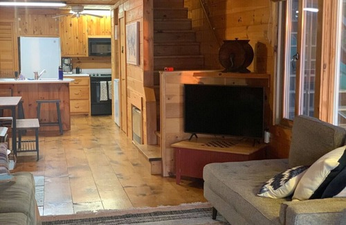 Greenville Cabina | The Boathouse at Moosehead Lake-Lake Front