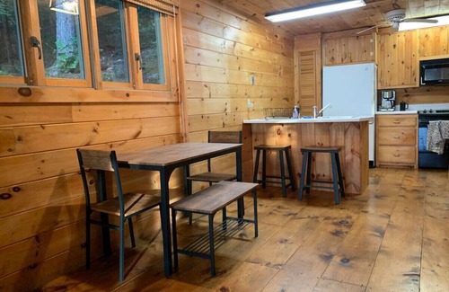 Greenville Cabina | The Boathouse at Moosehead Lake-Lake Front