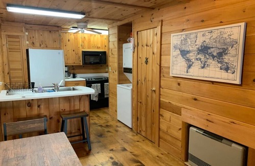 Greenville Cabina | The Boathouse at Moosehead Lake-Lake Front