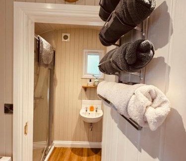 Rowlands Gill Otro | The Bodos Hut