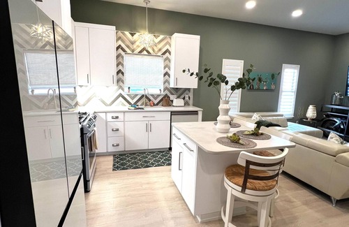 Del Mar Apartamento | Bohemian. Unit #5 Charming 2-bedroom apartment in gorgeous Corpus Christi.