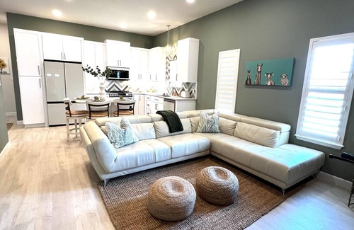 Del Mar Apartamento | Bohemian. Unit #5 Charming 2-bedroom apartment in gorgeous Corpus Christi.