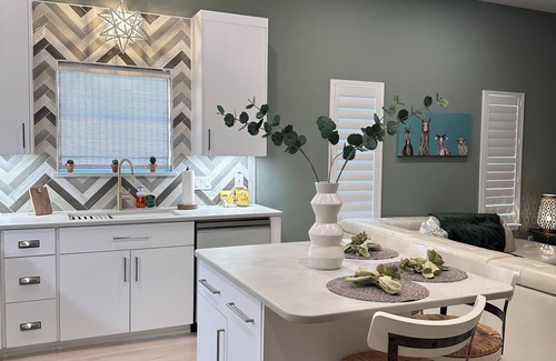 Del Mar Apartamento | Bohemian. Unit #5 Charming 2-bedroom apartment in gorgeous Corpus Christi.