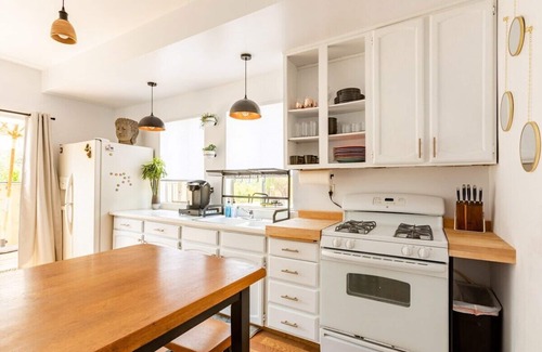 Old Town Historic District Casa | The Boho Bungalow! Wine-Dine-Walk to downtown SLO