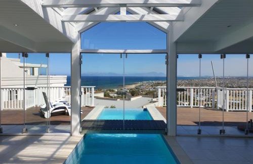 Mountainside Casa | 'The Bolussi Beachhouse', sleeps 12 in 6 en-suite bedrooms with Indoor Pool