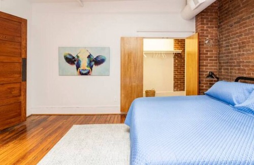 Roanoke Apartamento | The Bootlegger. Downtown Loft.