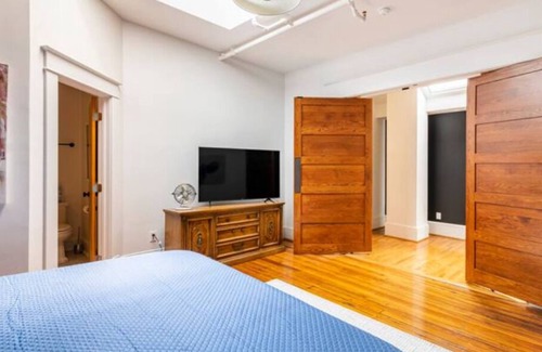 Roanoke Apartamento | The Bootlegger. Downtown Loft.