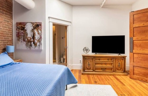 Roanoke Apartamento | The Bootlegger. Downtown Loft.