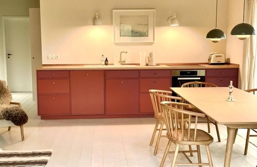 Ulsnis Casa | The "Bootshaus" is located in quiet Ulsnis with a lot of nature around the house, just behind the coach house at the ferry house, plus its own garden of approx. 1000m², which is currently still in the growth phase, pure nature