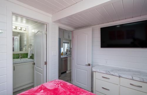 Parker Strip Casa | The Boozy Bungalow at Roadrunner Resort