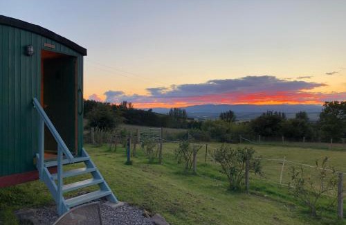 Perth Otro | The Bothy and Wagon at Pitmeadow Farm
