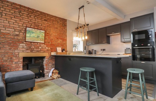 Lytham St. Anne's Casa | THE BOTHY, pet friendly, with open fire in Lytham St. Annes