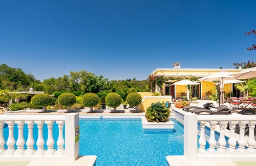 Loule Villa | El BougainVilla tiene una ubicación privada y una joya absoluta en el Algarve.