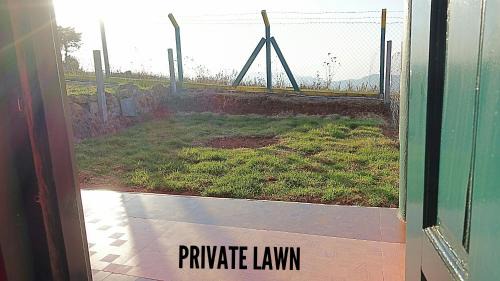 Ooty Complejo | The Bowers Chalet Private Campfire & Lawn BBQ, WIFI, Breakfast Hill Top 360 degree view