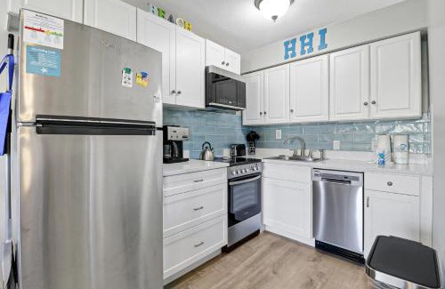 North Forest Beach Apartamento | The Breakers #220 Beach Condo, Beautiful Ocean View at Coligny Beach, 4 N Forest Beach Drive Hilton Head, Walk to all Shops Restaurants, Renovated Jan 2024, Vacation Rental HHI LLC
