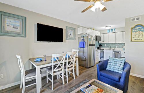 North Forest Beach Apartamento | The Breakers #220 Beach Condo, Beautiful Ocean View at Coligny Beach, 4 N Forest Beach Drive Hilton Head, Walk to all Shops Restaurants, Renovated Jan 2024, Vacation Rental HHI LLC