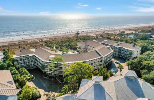 North Forest Beach Apartamento | The Breakers #220 Beach Condo, Beautiful Ocean View at Coligny Beach, 4 N Forest Beach Drive Hilton Head, Walk to all Shops Restaurants, Renovated Jan 2024, Vacation Rental HHI LLC