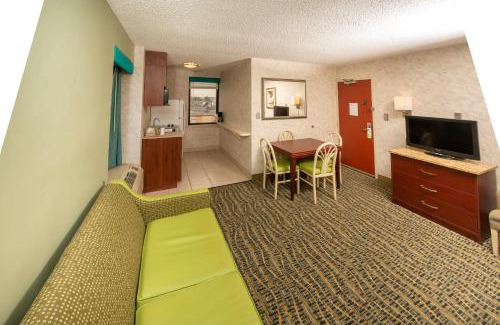 Northeast Virginia Beach Hotel | The Breakers Resort Inn