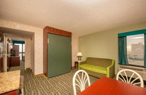 Northeast Virginia Beach Hotel | The Breakers Resort Inn