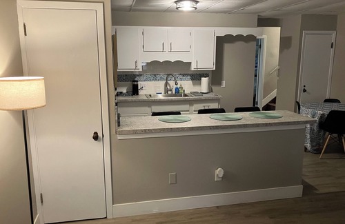 Fairport Harbor Apartamento | The Breakwall Suite!