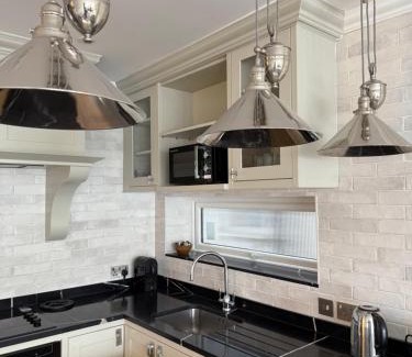 Golders Green Apartamento | The Brent Cross Suite