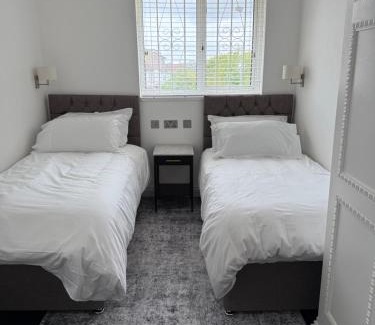 Golders Green Apartamento | The Brent Cross Suite