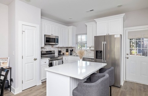 Kannapolis Casa | The Briar ~ Sleek 3BR New Home Walk to DT w/Outdoor Area